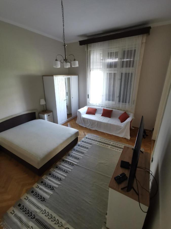 Antikvilla Apartman Segedyn Zewnętrze zdjęcie