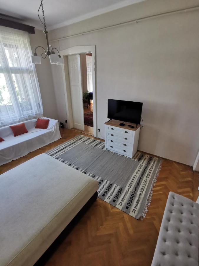 Antikvilla Apartman Segedyn Zewnętrze zdjęcie