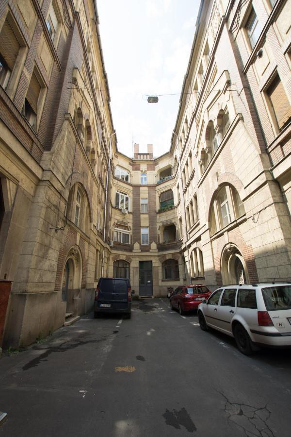 Antikvilla Apartman Segedyn Zewnętrze zdjęcie